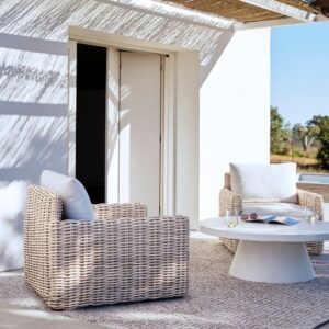 Gartenstuhl mit Rattangeflecht und Metallrahmen, wetterbeständig