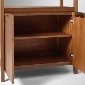 Bücherregal aus Holz mit festen Fächern und Türen